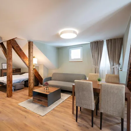 Betweenthelakes Penthouse Appartement *