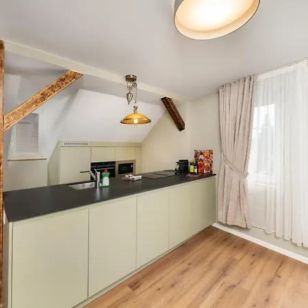 Betweenthelakes Penthouse アパート *