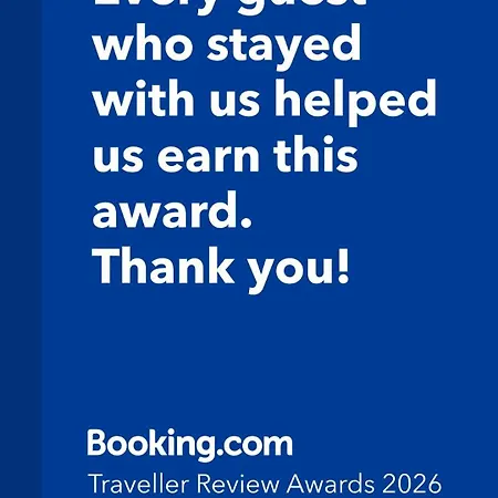 Betweenthelakes Penthouse アパート