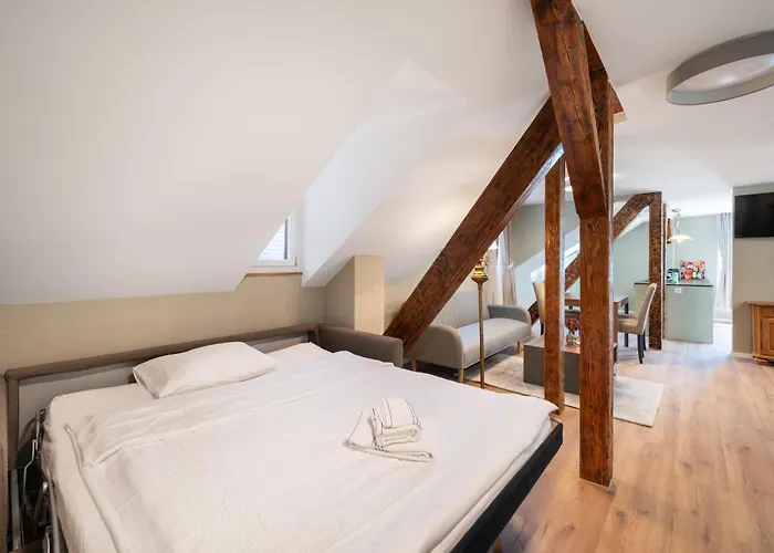 Апартаменти Betweenthelakes Penthouse